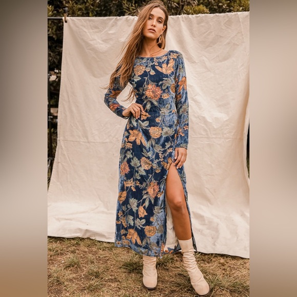 Lulus Dresses & Skirts - LULU’S Stolen Hearts Blue Floral Velvet Long Sleeve Midi Dress Size Large